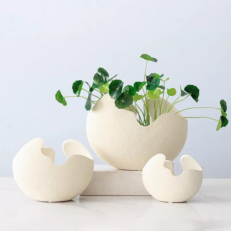 CERAMIC EGG SHELL ART VASE