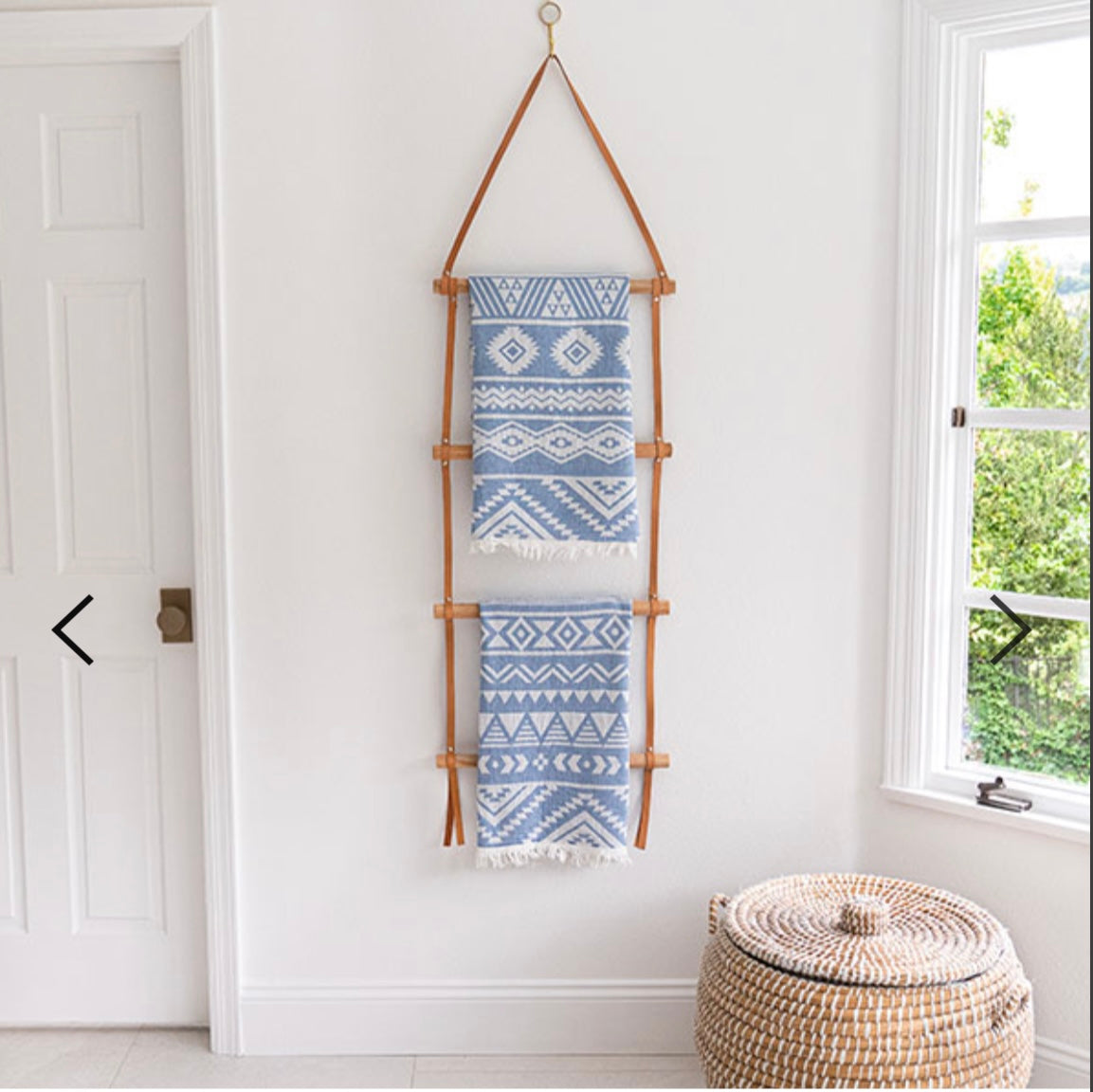 WALL HANGING LADDER